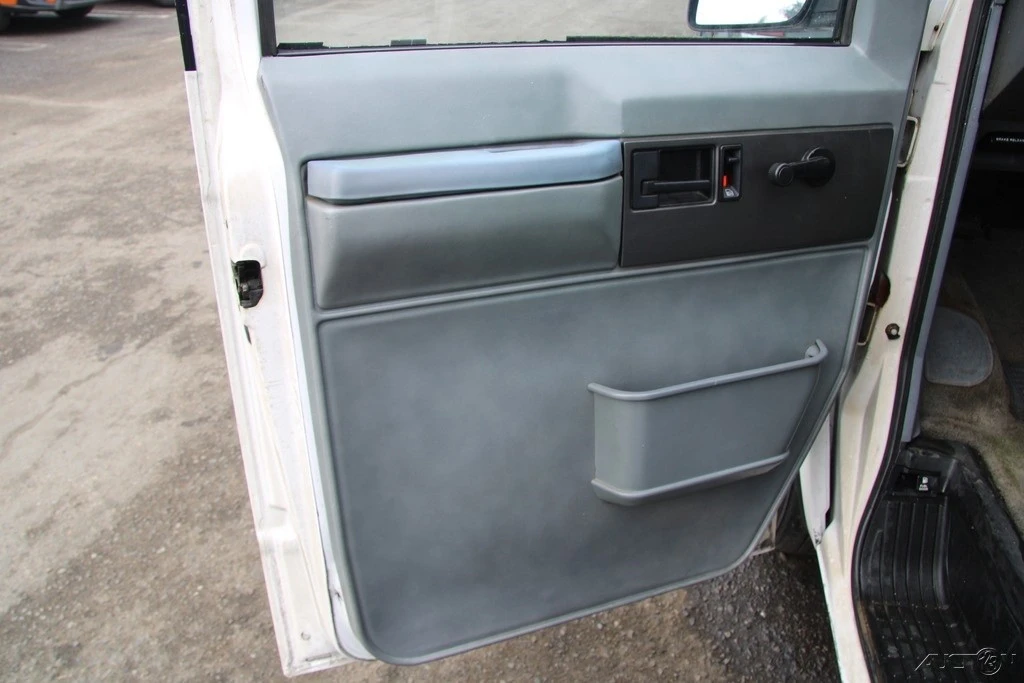 1989 Chevrolet Astro - Image 11 of 21