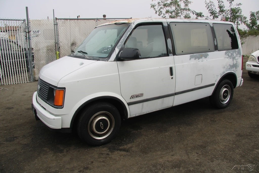 1989 Chevrolet Astro - Image 2 of 21