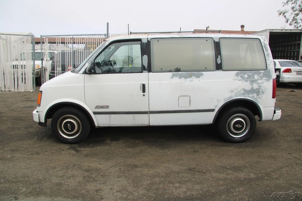 1989 Chevrolet Astro - Image 3 of 21
