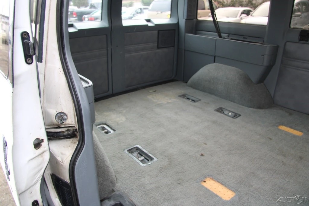 1989 Chevrolet Astro - Image 17 of 21