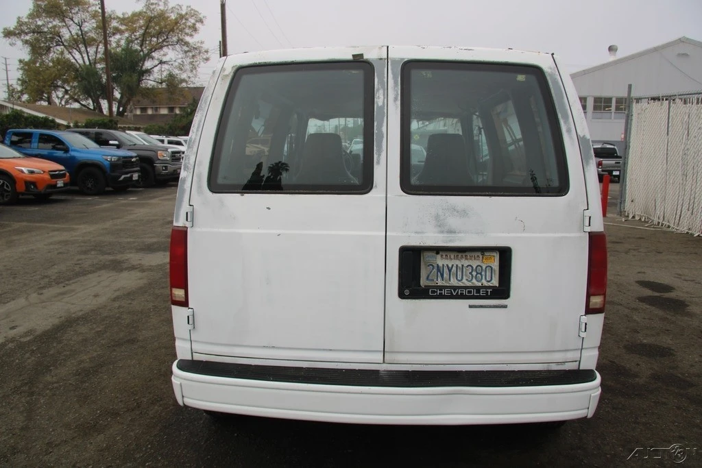 1989 Chevrolet Astro - Image 5 of 21