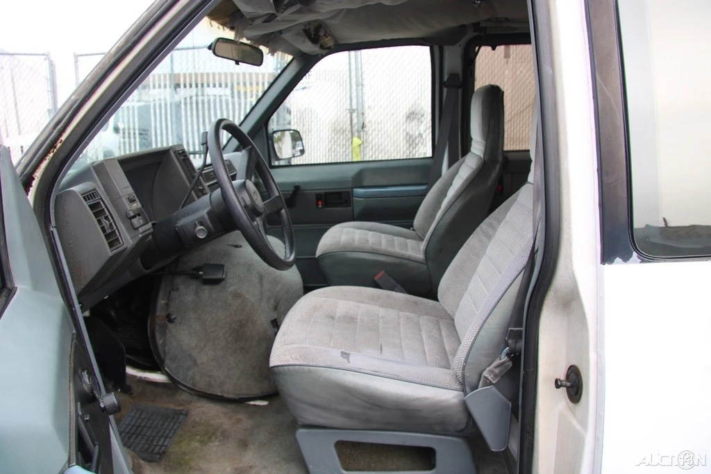 1989 Chevrolet Astro - Image 12 of 21