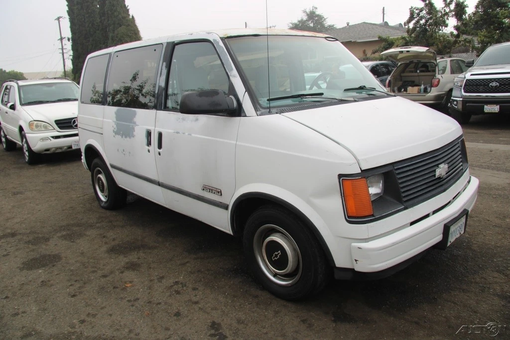 1989 Chevrolet Astro - Image 8 of 21