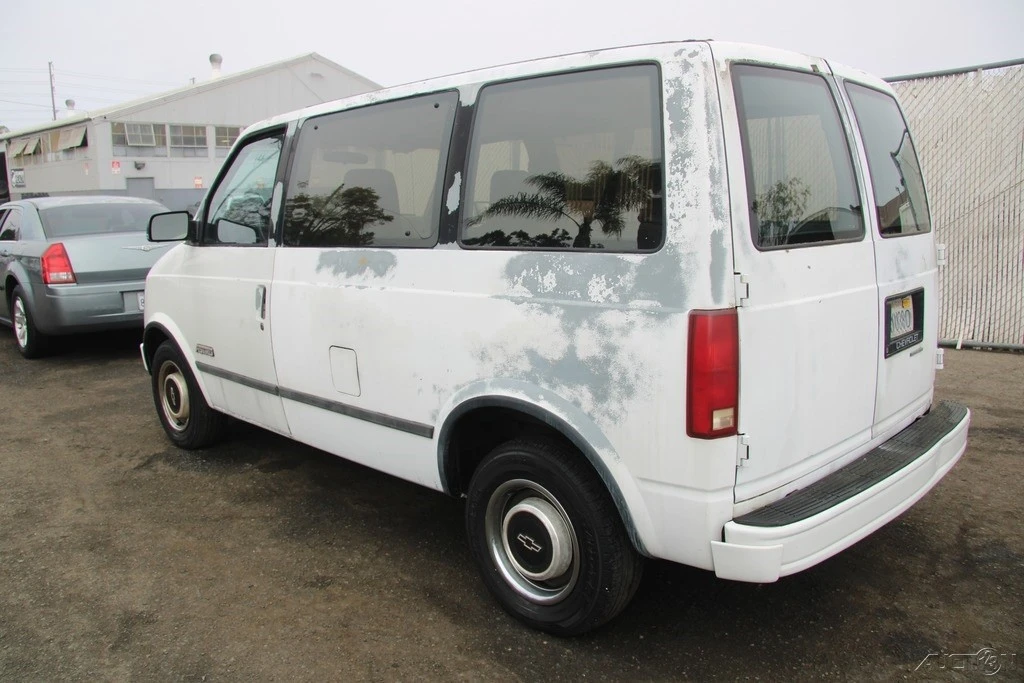 1989 Chevrolet Astro - Image 4 of 21