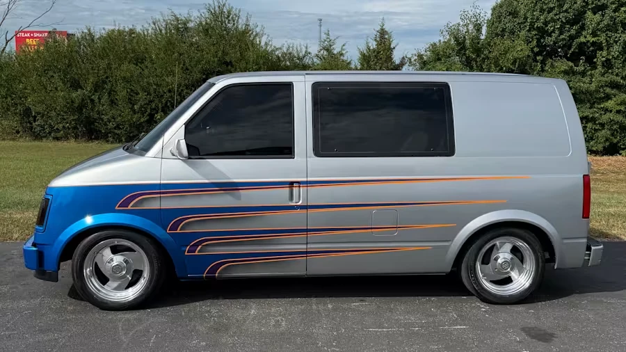 1989 Chevrolet Astro - Image 2 of 8