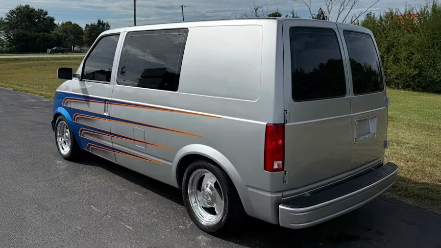 1989 Chevrolet Astro - Image 3 of 8