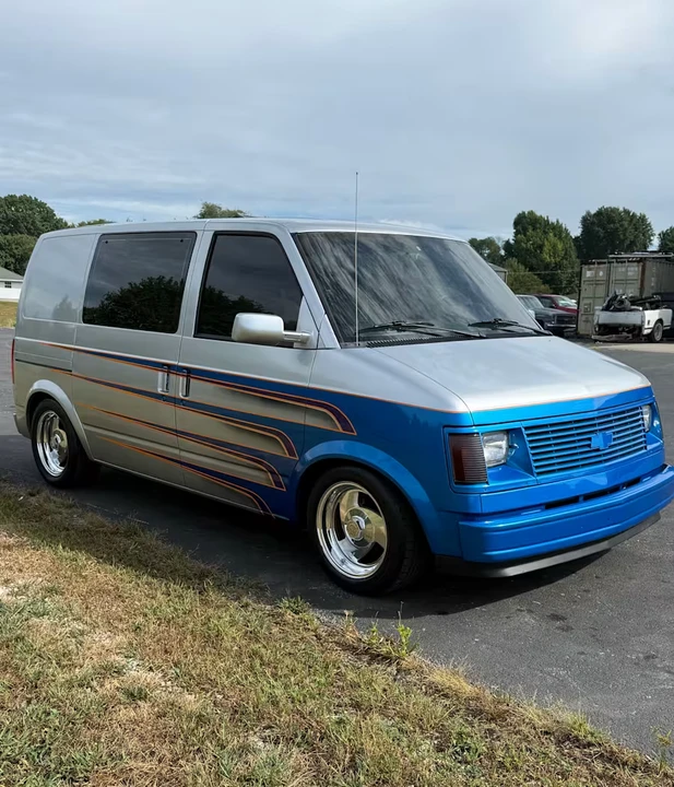 1989 Chevrolet Astro - Image 6 of 8