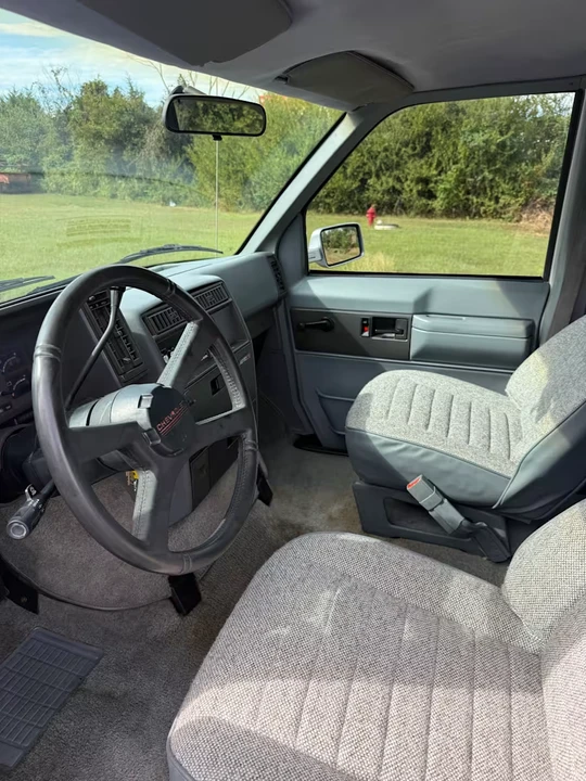 1989 Chevrolet Astro - Image 7 of 8