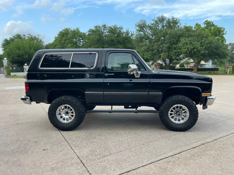1989 Chevrolet K5 Blazer 3rd Gen - Image 4 of 21