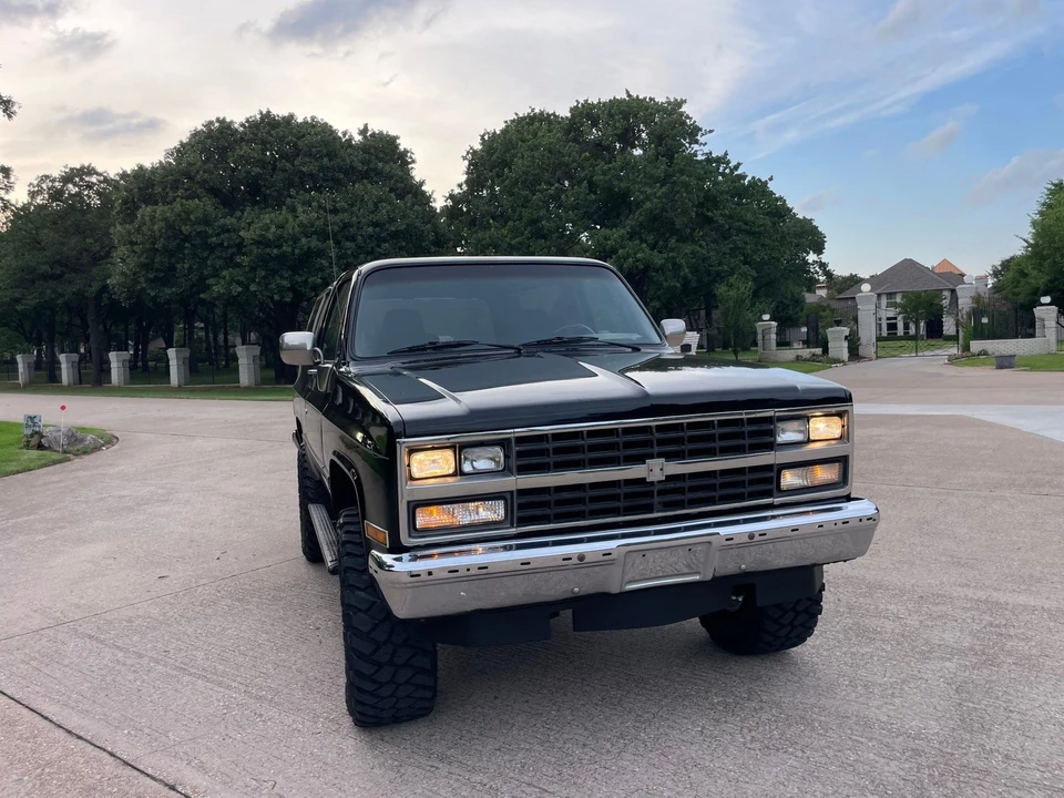 1989 Chevrolet K5 Blazer 3rd Gen - Image 2 of 21