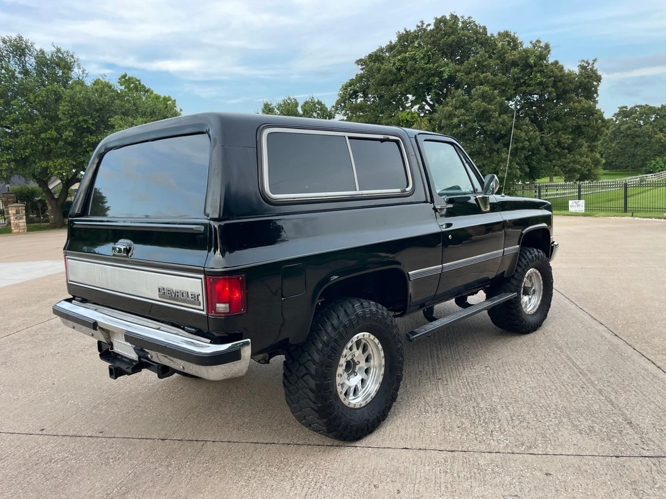 1989 Chevrolet K5 Blazer 3rd Gen - Image 3 of 21