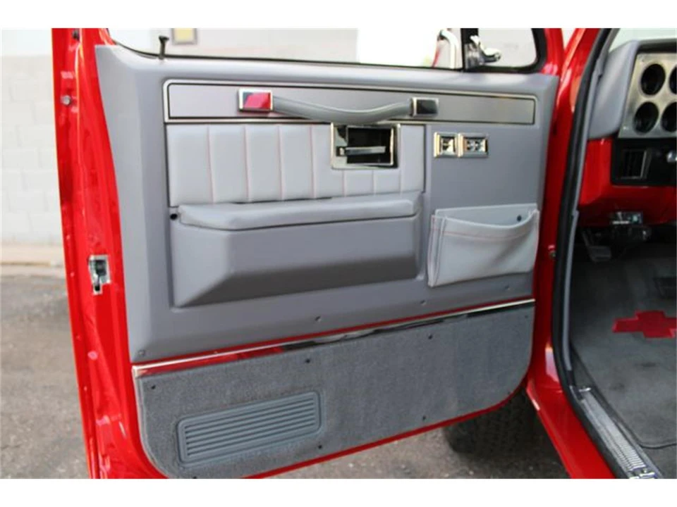 1989 Chevrolet K5 Blazer 2nd Gen - Image 25 of 31