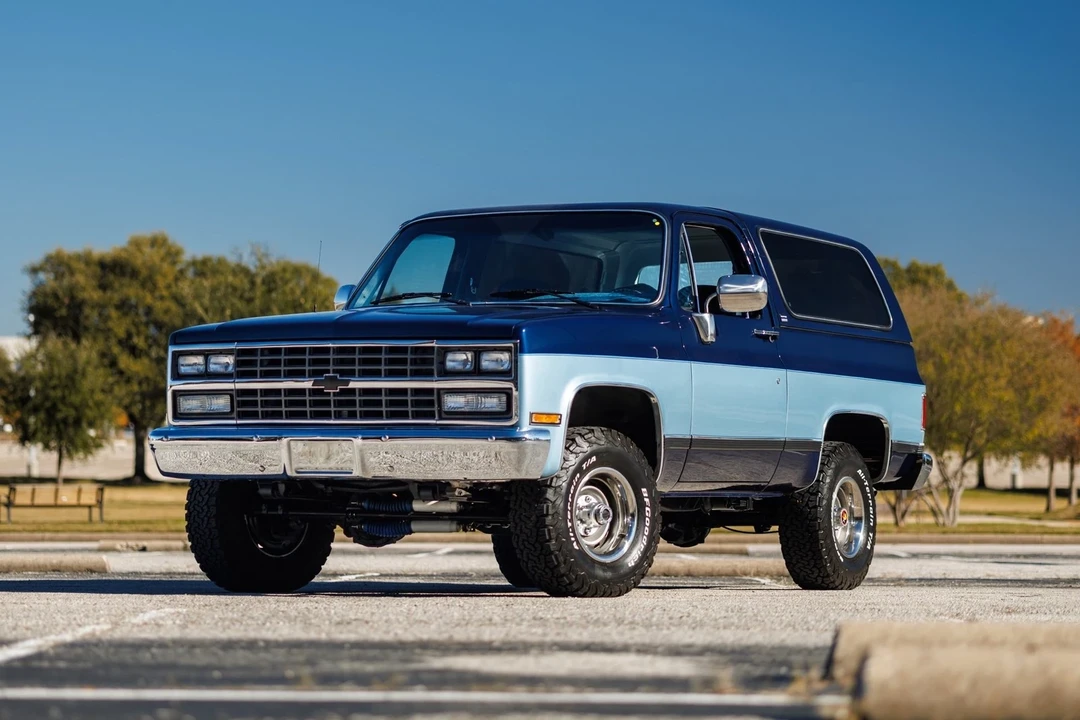 1989 Chevrolet K5 Blazer 2nd Gen - Image 2 of 12