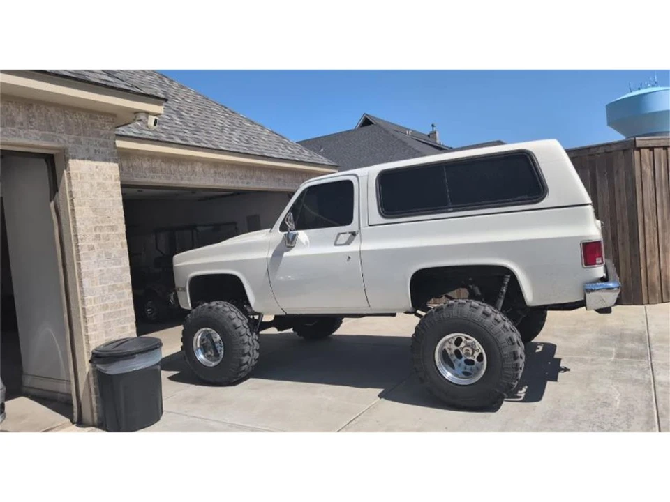 1989 Chevrolet K5 Blazer 2nd Gen - Image 2 of 30