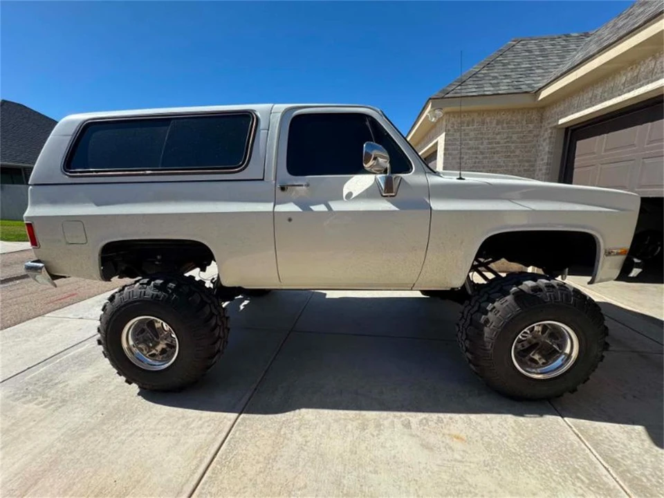 1989 Chevrolet K5 Blazer 2nd Gen - Image 3 of 30