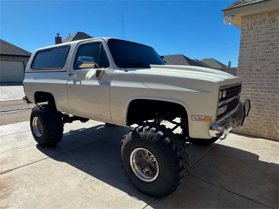 1989 Chevrolet K5 Blazer 2nd Gen - Image 4 of 30