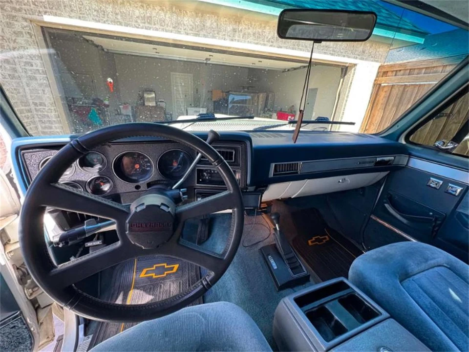 1989 Chevrolet K5 Blazer 2nd Gen - Image 15 of 30