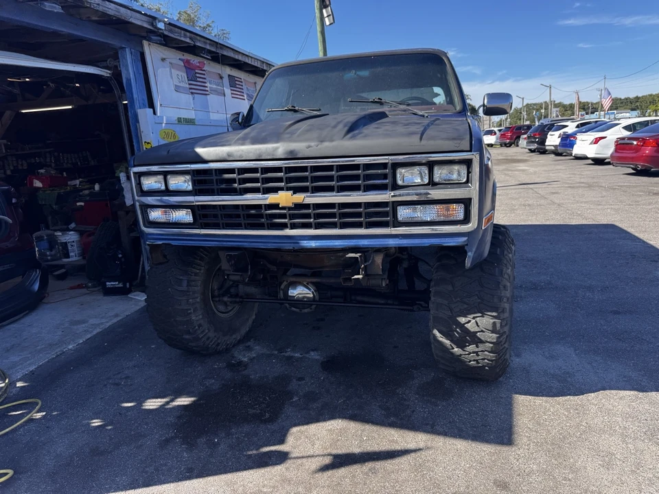 1989 Chevrolet K5 Blazer 3rd Gen - Image 3 of 8