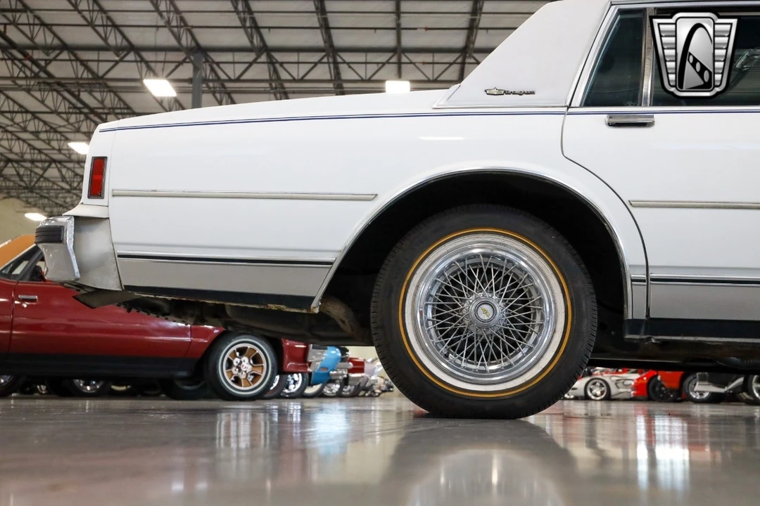 1989 Chevrolet Caprice - Image 9 of 12