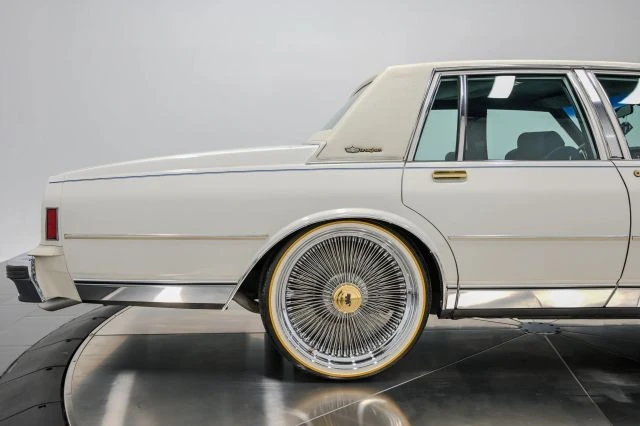 1989 Chevrolet Caprice - Image 23 of 31