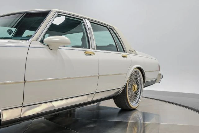 1989 Chevrolet Caprice - Image 17 of 31