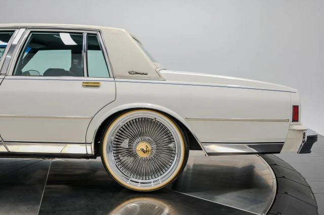 1989 Chevrolet Caprice - Image 24 of 31