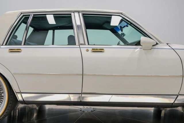 1989 Chevrolet Caprice - Image 25 of 31