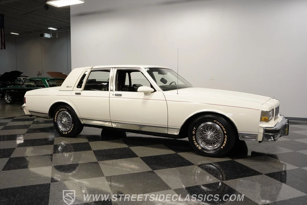 1989 Chevrolet Caprice - Image 15 of 21
