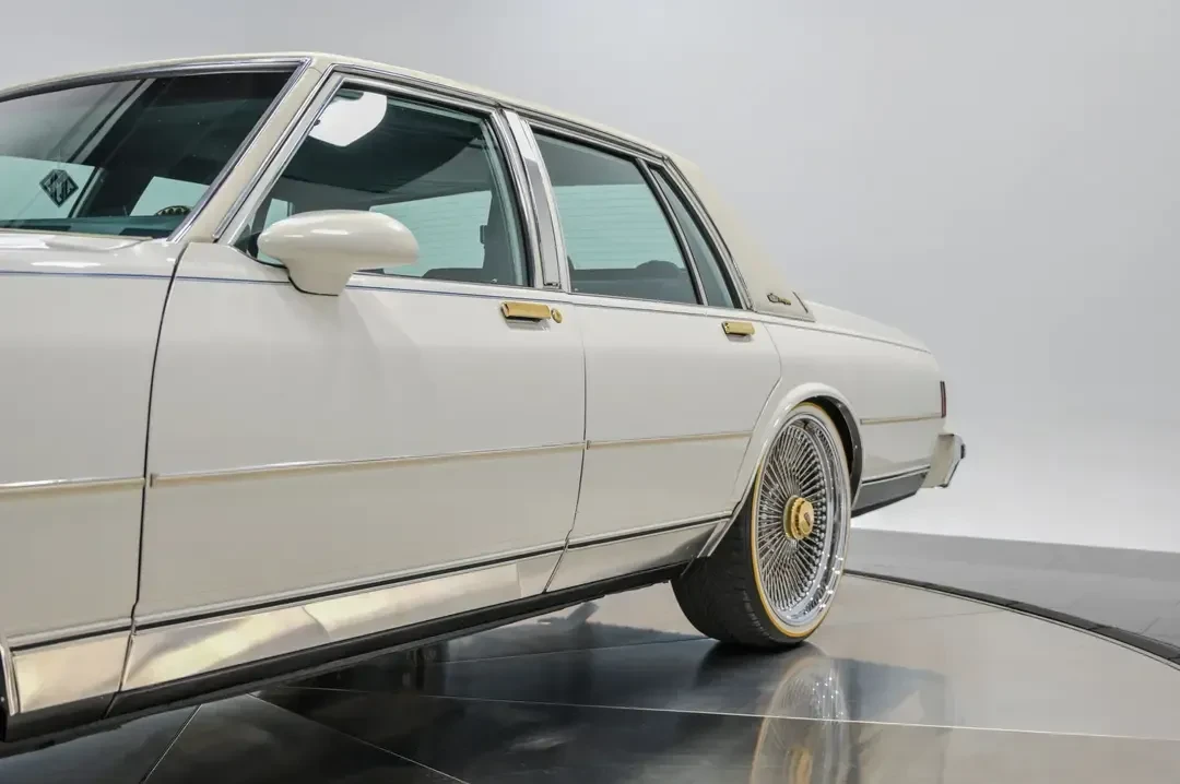 1989 Chevrolet Caprice - Image 16 of 31