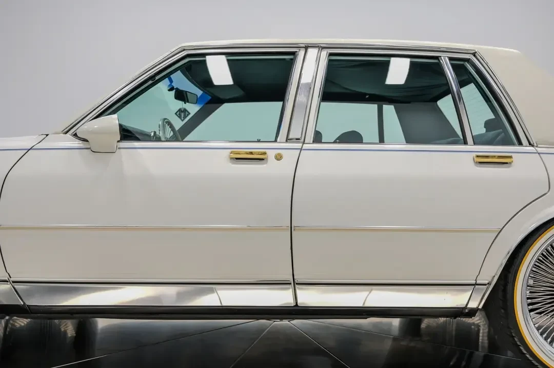 1989 Chevrolet Caprice - Image 17 of 31