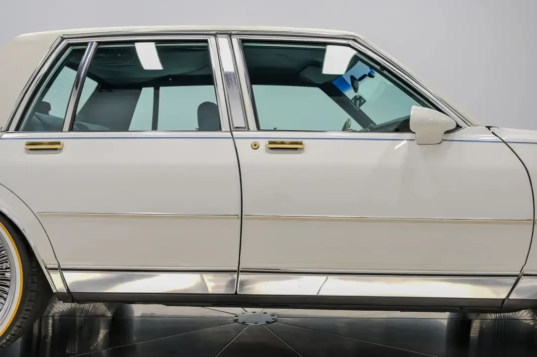 1989 Chevrolet Caprice - Image 24 of 31