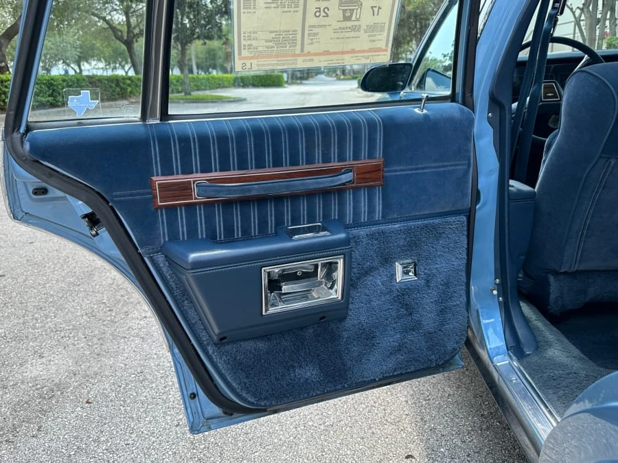 1989 Chevrolet Caprice - Image 21 of 31