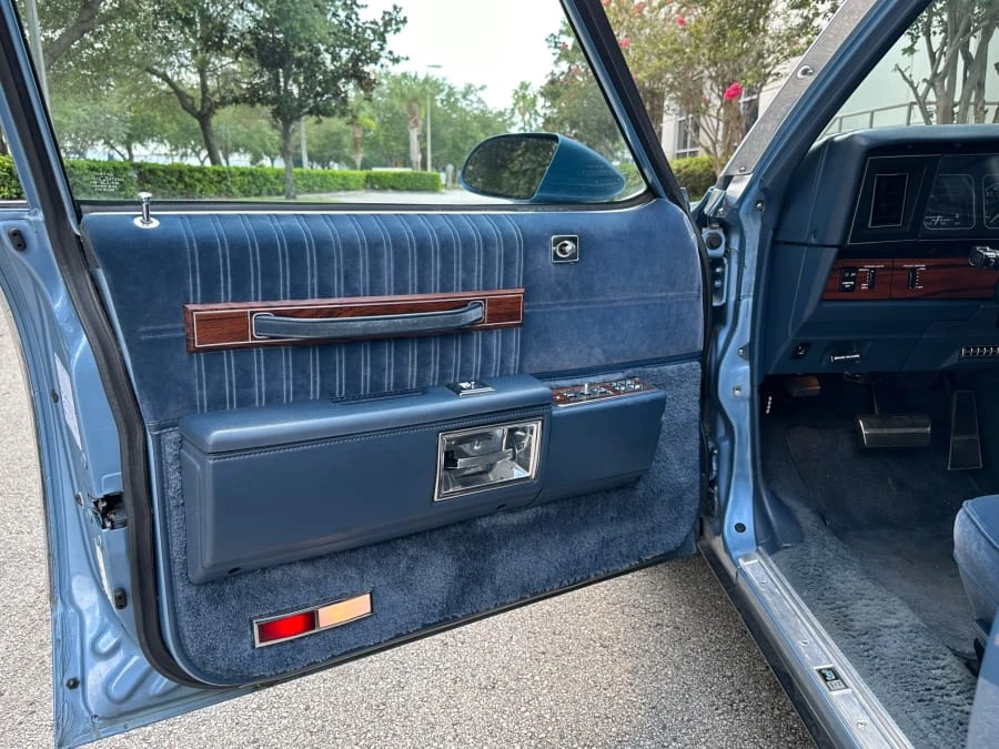 1989 Chevrolet Caprice - Image 20 of 31