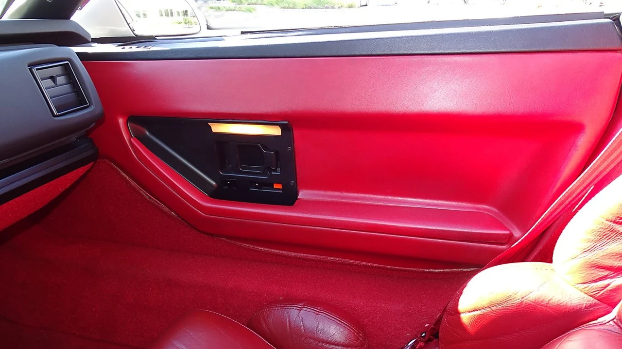 1989 Chevrolet Corvette C4 - Image 16 of 23