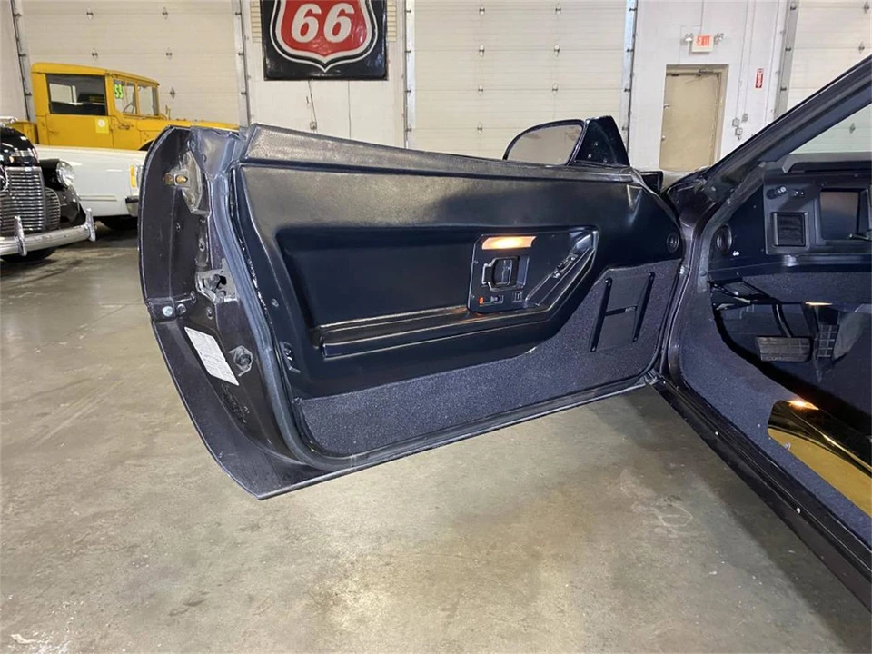 1989 Chevrolet Corvette C4 - Image 24 of 31