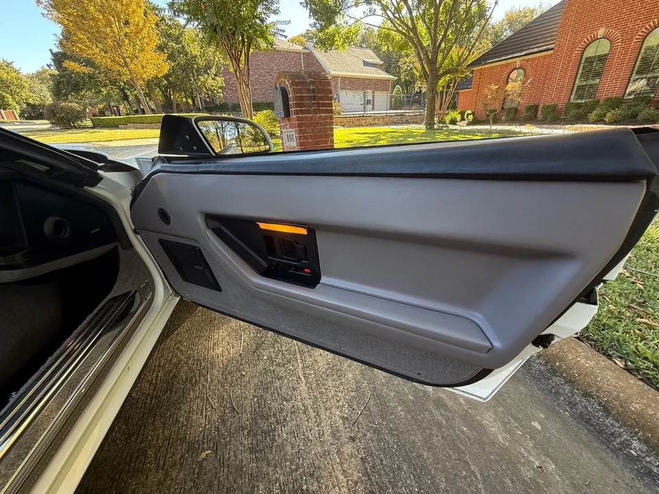 1989 Chevrolet Corvette C4 - Image 18 of 21