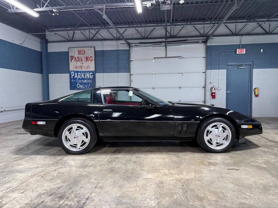 1989 Chevrolet Corvette C4 - Image 10 of 31