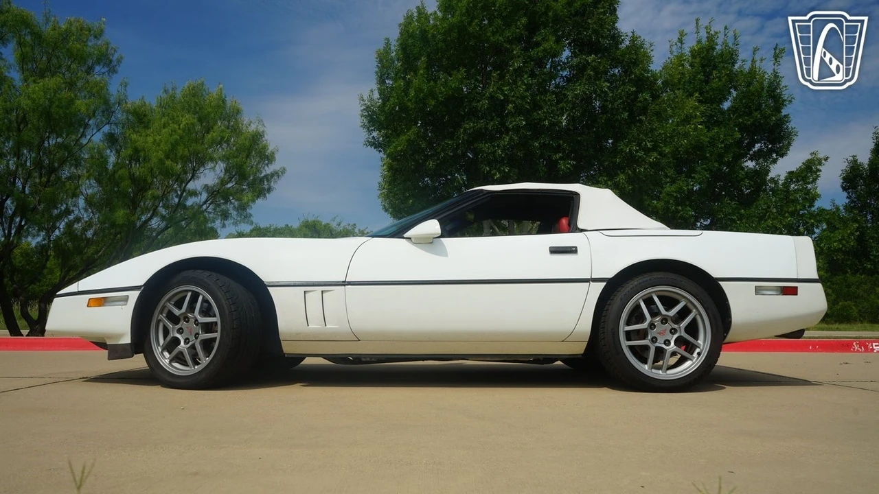 1989 Chevrolet Corvette C4 - Image 10 of 21