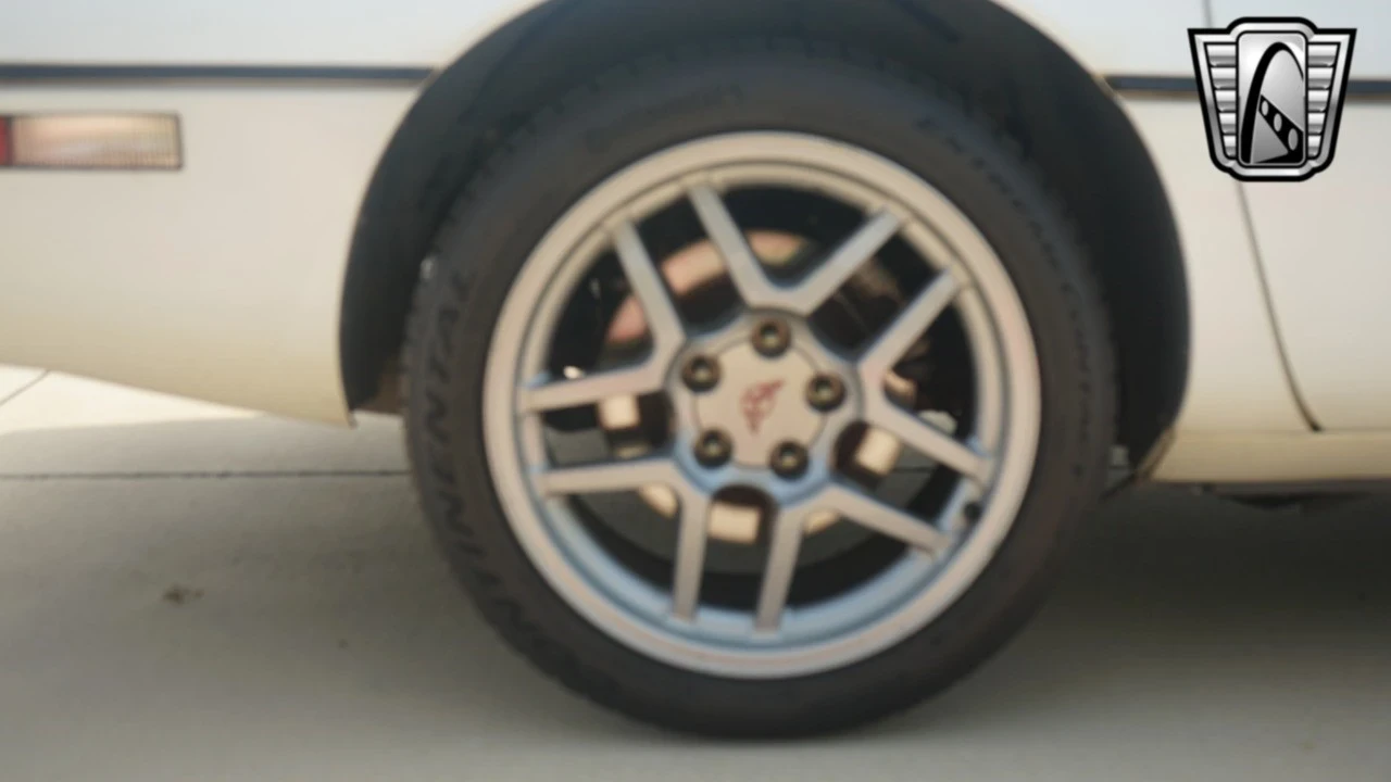 1989 Chevrolet Corvette C4 - Image 11 of 12