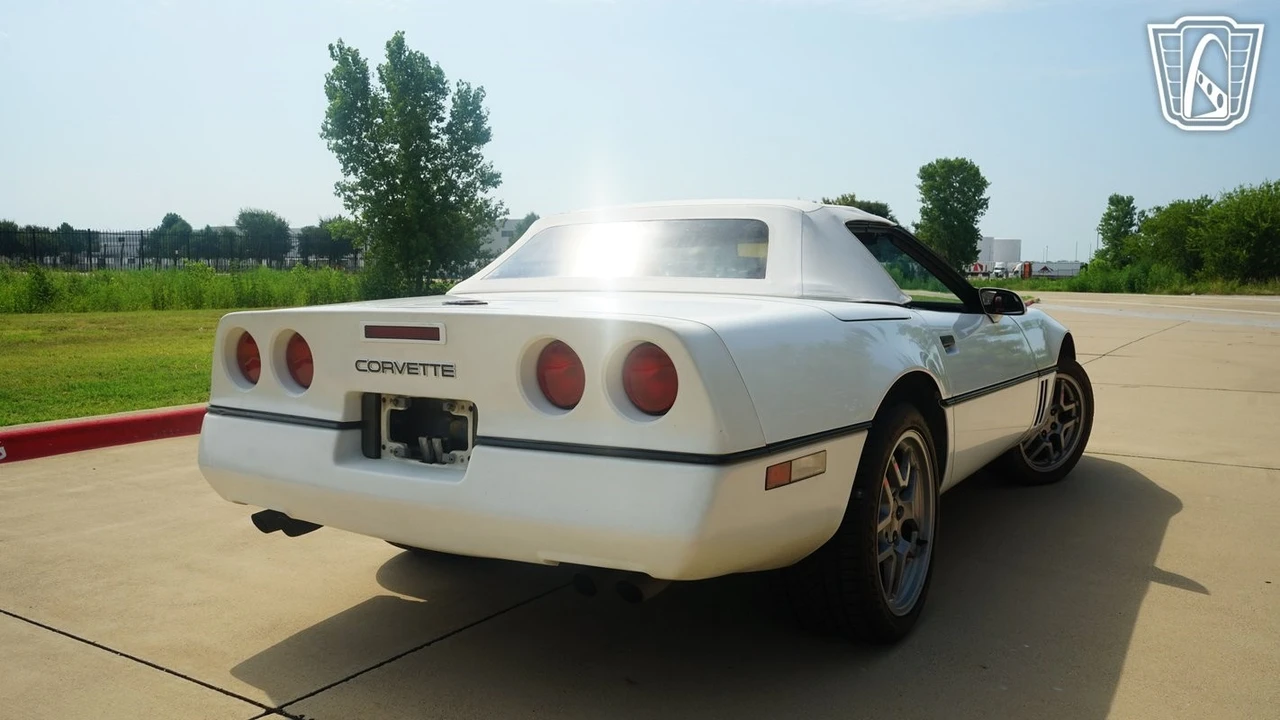 1989 Chevrolet Corvette C4 - Image 18 of 21