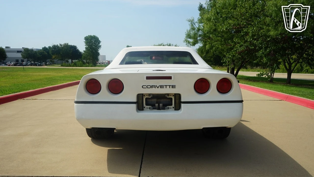 1989 Chevrolet Corvette C4 - Image 15 of 21