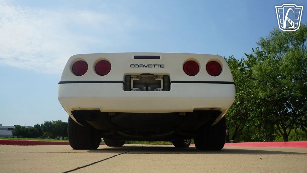 1989 Chevrolet Corvette C4 - Image 16 of 21