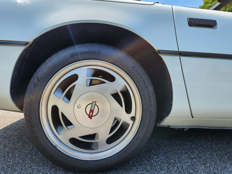 1989 Chevrolet Corvette C4 - Image 23 of 31