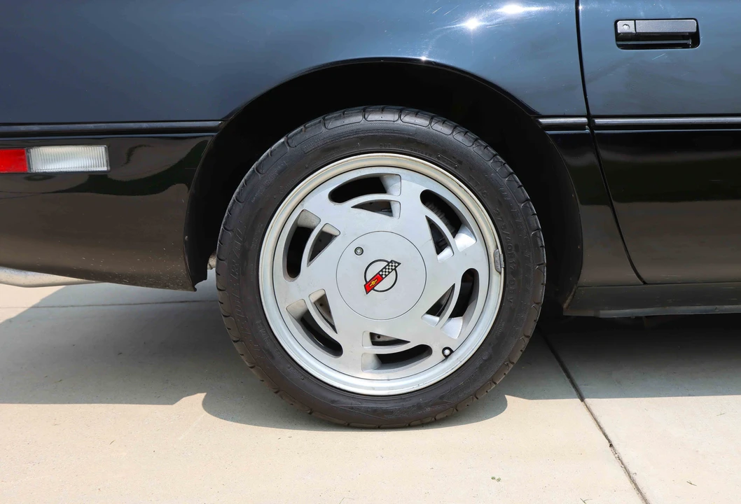 1989 Chevrolet Corvette C4 - Image 25 of 31