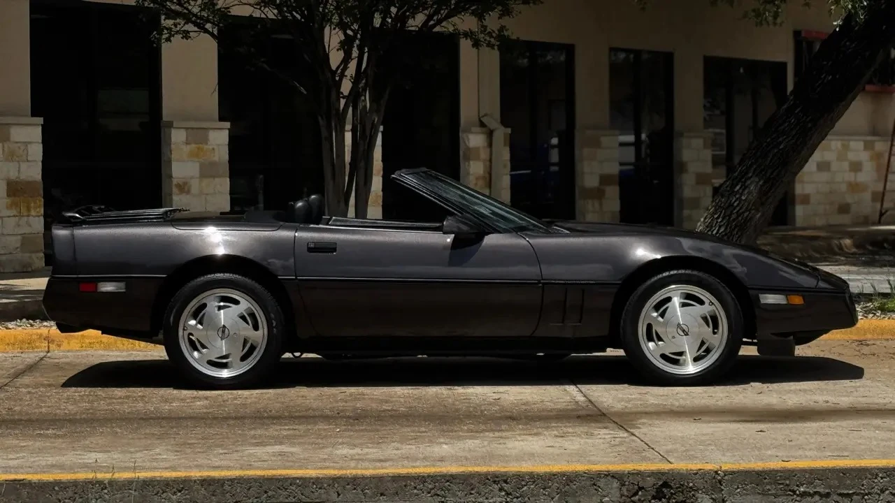 1989 Chevrolet Corvette C4 - Image 18 of 31