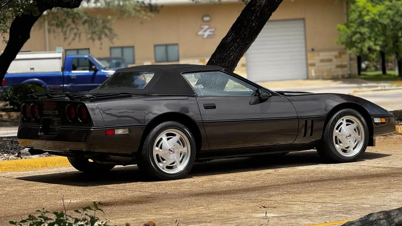 1989 Chevrolet Corvette C4 - Image 24 of 31