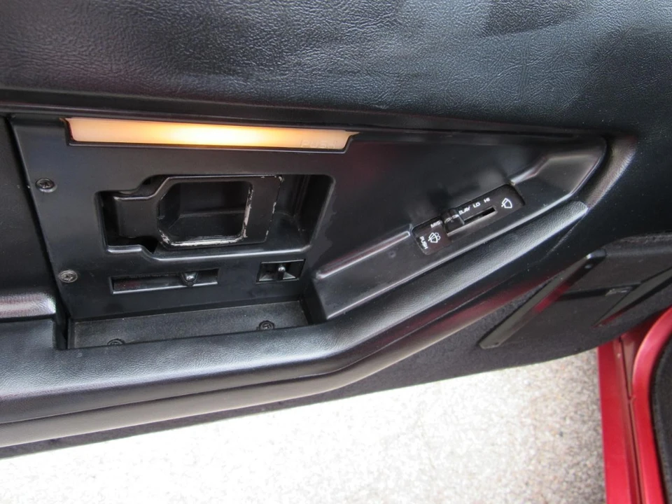 1989 Chevrolet Corvette C4 - Image 18 of 31