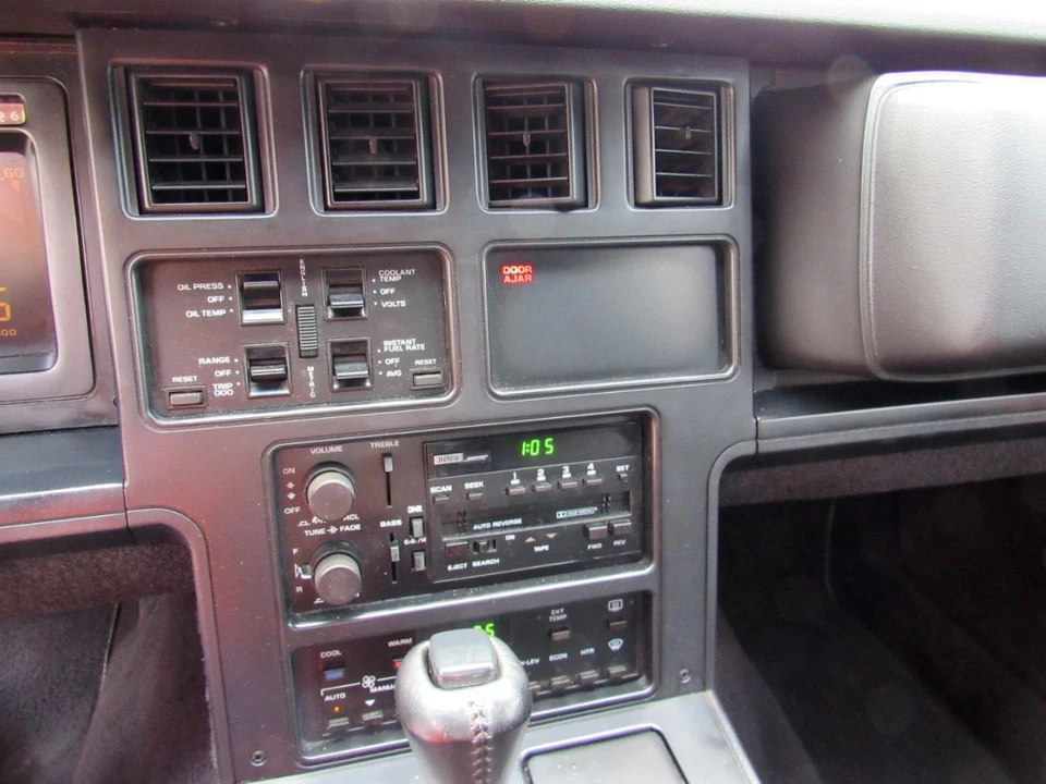 1989 Chevrolet Corvette C4 - Image 24 of 31