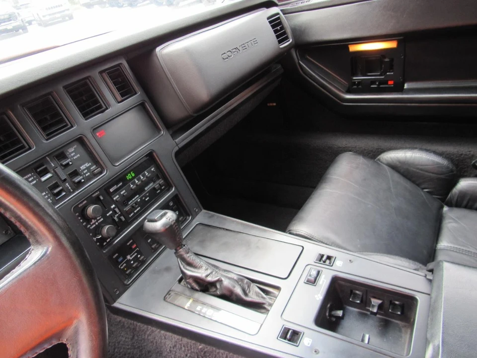 1989 Chevrolet Corvette C4 - Image 28 of 31
