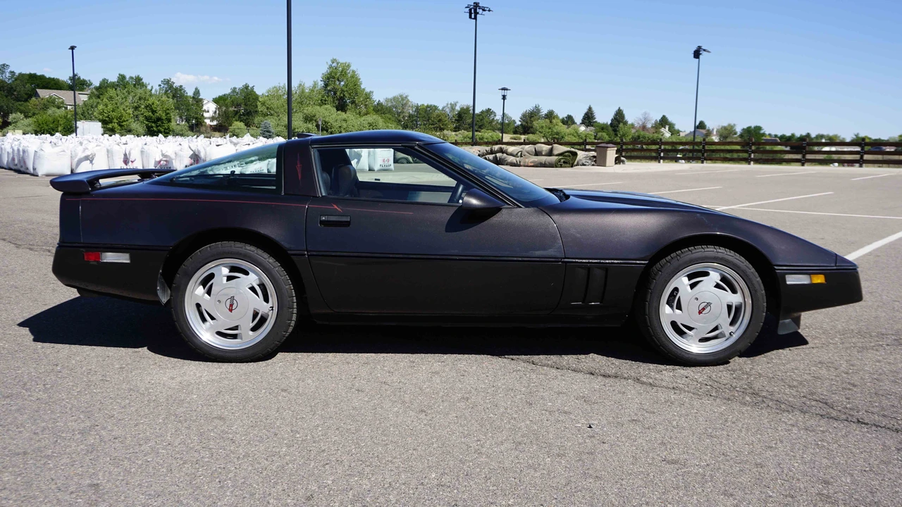 1989 Chevrolet Corvette C4 - Image 18 of 31